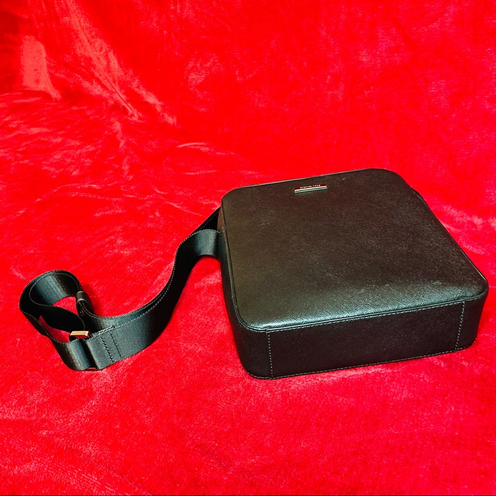 Michael Kors Men’s Andy Flight Bag Black Crossbody - Picture 5 of 15